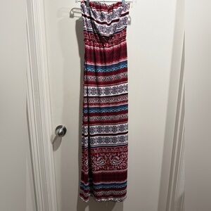 Ardene Red and Blue Patterned Garment. Excellent condition.